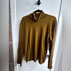 Everlane organic cotton turtleneck in size XL